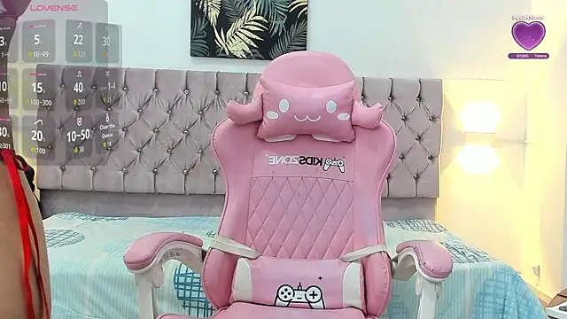 thaliaa smith1 online show from April 7, 8:54 pm