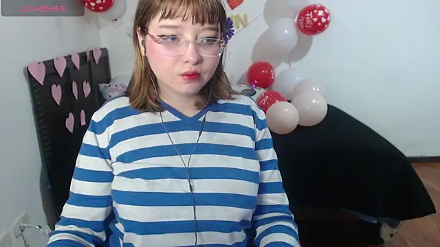 Cherrybloom692 online show from February 16, 6:23 am