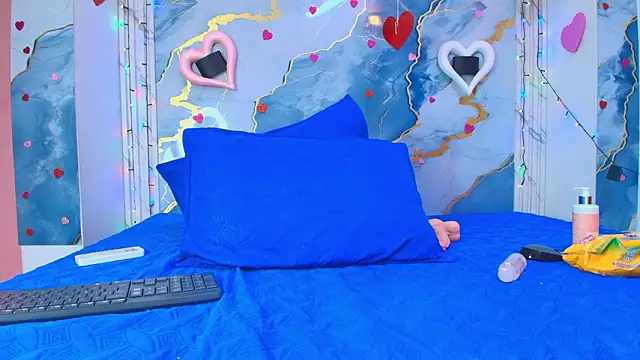 Snapshot of crystal_love08 chatting on February 25, 7:14 pm crystal love08 online show from February 25, 7:14 pm