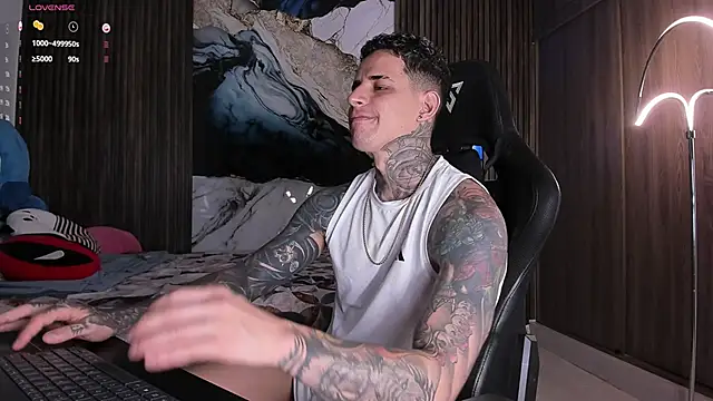 trisstann  online show from April 1, 10:28 pm