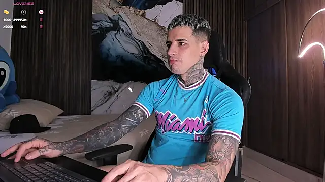 Snapshot of trisstann_ chatting on March 3, 5:20 pm trisstann online show from March 3, 5:20 pm