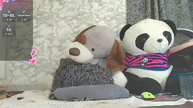 Snapshot of Miss-Amanda chatting on May 17, 12:21 am Miss-Amanda online show from May 17, 12:21 am