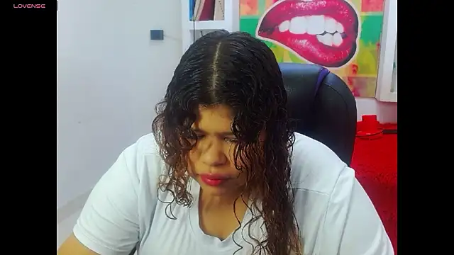 Snapshot of Cloe_r chatting on February 4, 10:38 pm Cloe r online show from February 4, 10:38 pm