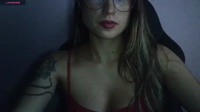 Tifanny 0a online show from April 16, 9:39 pm