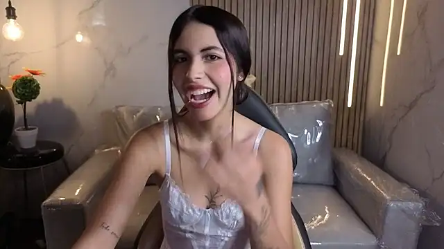 Perla lovely  online show from May 20, 12:24 pm