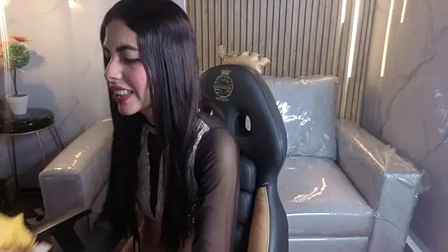 Perla lovely  online show from May 28, 12:11 pm