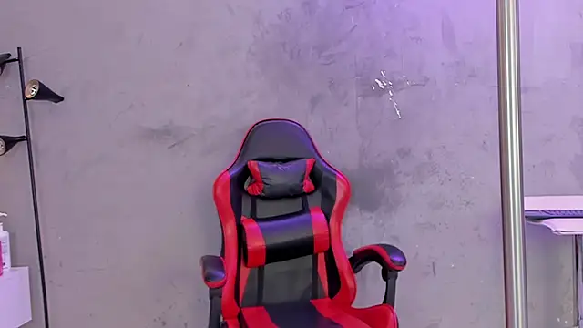 naomi  blair online show from April 4, 3:02 am