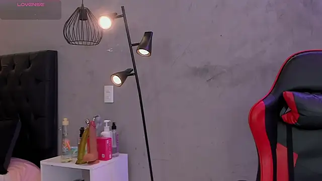 naomi  blair online show from April 1, 2:57 am