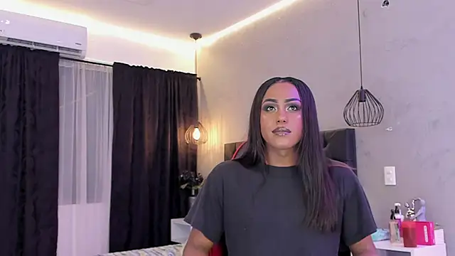 Snapshot of naomi__blair chatting on June 30, 3:28 am naomi blair online show from June 30, 3:28 am