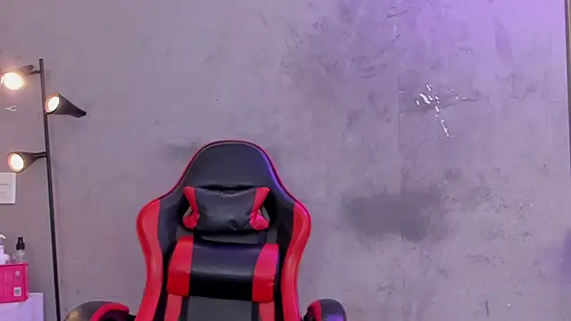 naomi  blair online show from April 3, 3:24 am