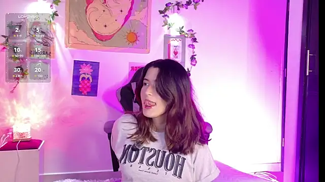 emicute  online show from February 5, 11:11 pm