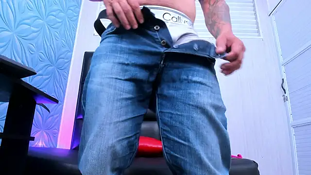 Snapshot of HardenedDad chatting on February 11, 7:36 pm HardenedDad online show from February 11, 7:36 pm