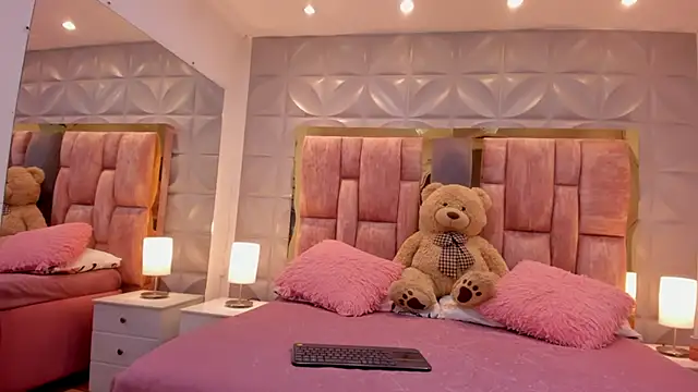 Paris Velvet online show from March 25, 11:14 pm