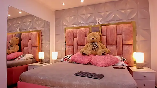 Paris Velvet online show from February 7, 10:07 pm