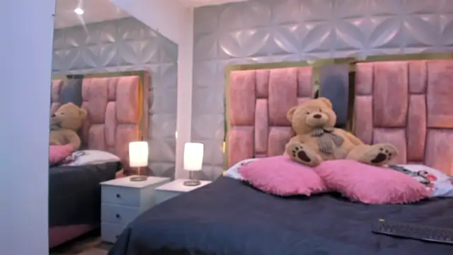 Paris Velvet online show from April 17, 10:12 pm