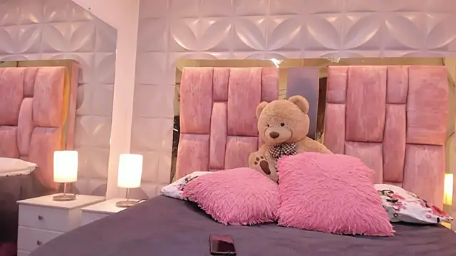 Paris Velvet online show from April 9, 10:49 pm