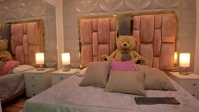 Paris Velvet online show from February 24, 10:21 pm