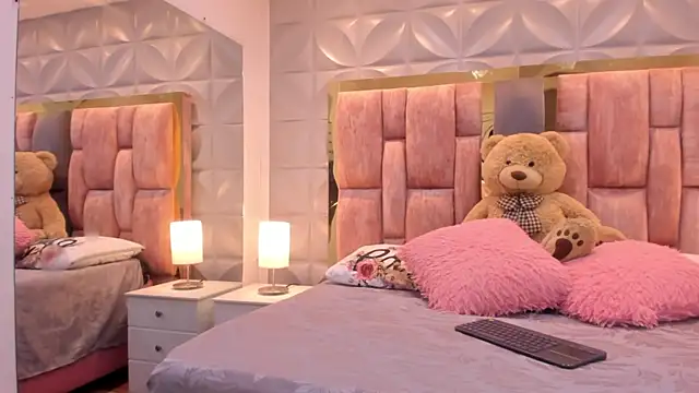 Paris Velvet online show from April 10, 10:17 pm