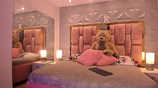 Paris Velvet online show from February 10, 9:47 pm