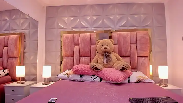 Paris Velvet online show from March 26, 10:51 pm