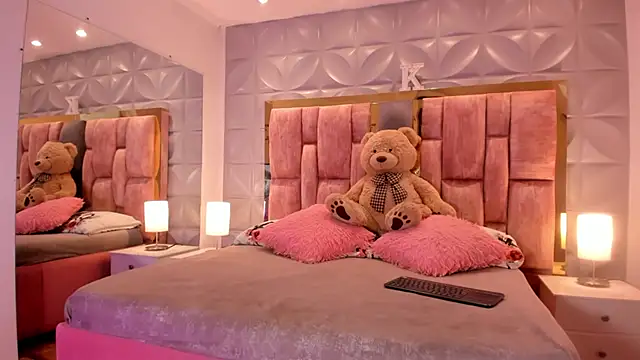 Paris Velvet online show from February 9, 9:57 pm