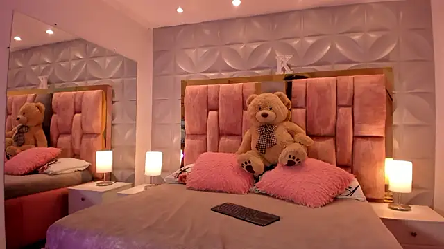 Paris Velvet online show from February 4, 10:16 pm