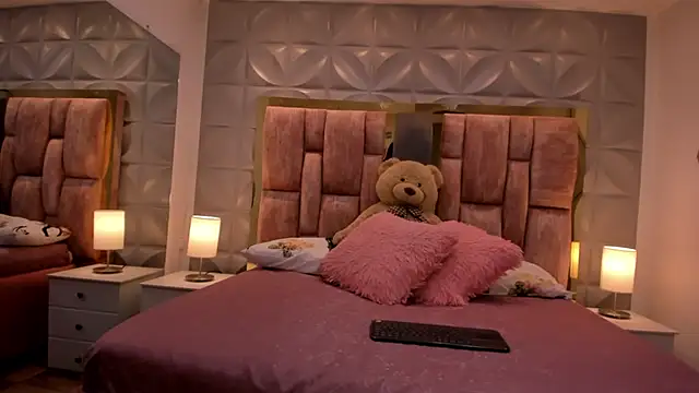 Paris Velvet online show from March 27, 10:11 pm