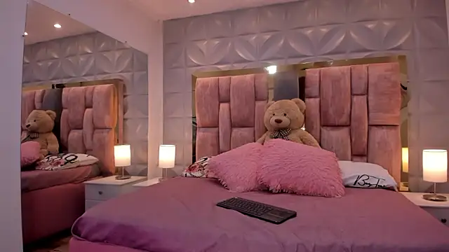 Paris Velvet online show from March 20, 10:55 pm