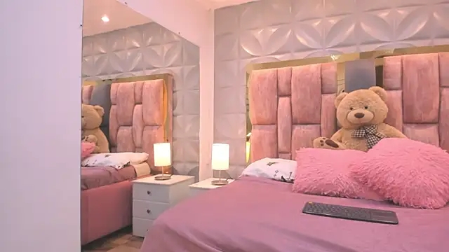 Paris Velvet online show from April 2, 11:00 pm