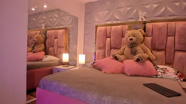 Paris Velvet online show from February 11, 9:58 pm