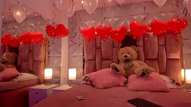 Paris Velvet online show from February 21, 12:01 am