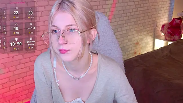 Snapshot of alicedews chatting on February 24, 2:07 pm alicedews online show from February 24, 2:07 pm