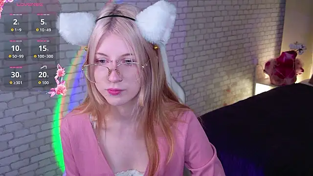 Snapshot of alicedews chatting on March 1, 2:28 pm alicedews online show from March 1, 2:28 pm