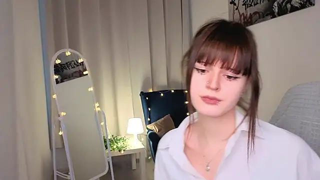 Snapshot of michelewild chatting on February 21, 1:35 pm michelewild online show from February 21, 1:35 pm