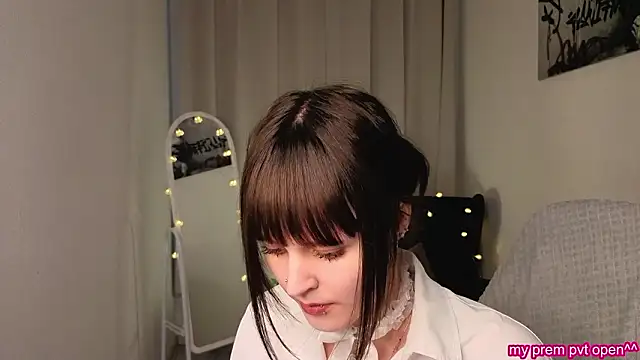 Snapshot of michelewild chatting on February 15, 1:32 pm michelewild online show from February 15, 1:32 pm