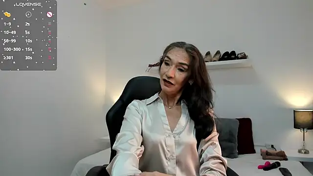 Emma Mendozaa online show from May 15, 11:30 am