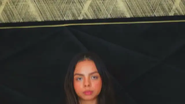 Snapshot of BambiRoses chatting on February 6, 5:03 am BambiRoses online show from February 6, 5:03 am