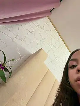 BambiRoses online show from June 1, 4:13 am