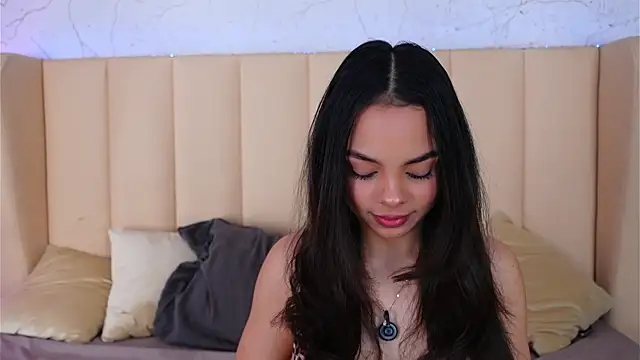 BambiRoses online show from March 4, 4:31 am