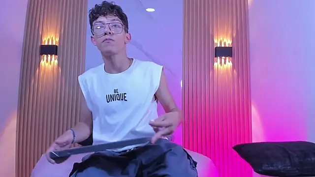 Christopher Hunter online show from February 24, 7:48 pm