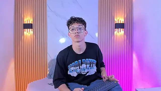 Christopher Hunter online show from February 20, 7:49 pm