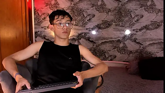 Christopher Hunter online show from February 27, 7:24 pm