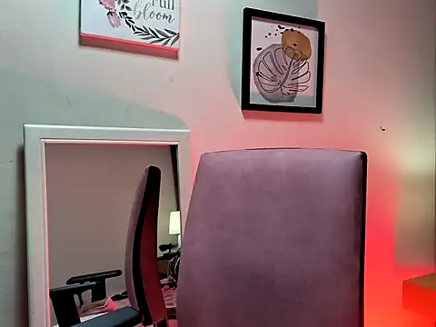 mary luckaysha  online show from March 12, 7:07 pm