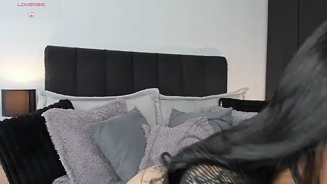 Amarae  online show from April 9, 8:15 pm