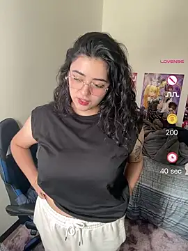Snapshot of Ales_Kitten_Live chatting on May 21, 9:23 pm Ales Kitten Live online show from May 21, 9:23 pm