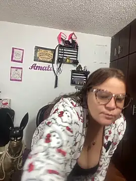 KimmyDark1 online show from June 12, 4:21 am