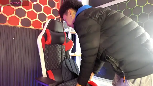 David Banks  online show from April 8, 12:28 pm