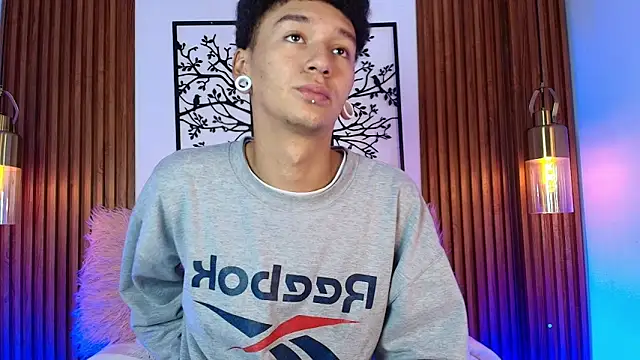 Snapshot of David_Banks_ chatting on February 13, 12:38 pm David Banks online show from February 13, 12:38 pm