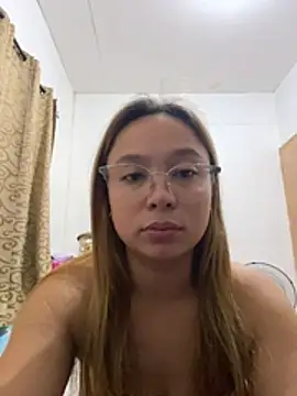 Snapshot of Wild_flower19 chatting on March 14, 11:16 am Wild flower19 online show from March 14, 11:16 am