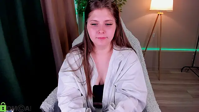 Lumi Ra online show from March 2, 7:15 am